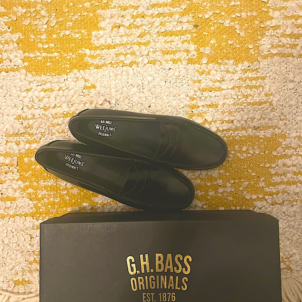 NWT GH BASS Whitney Weejuns